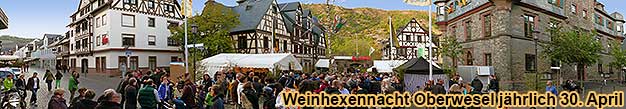 Weinhexennacht in Oberwesel am Rhein auf dem Marktplatz mit Vorstellung der neuen Weinhex und Feuerwerk.